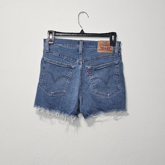 Levi's High Rise Shorts - Picture 2 of 4